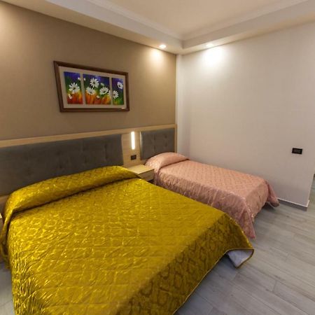 Western Star Hotel Durrës Buitenkant foto