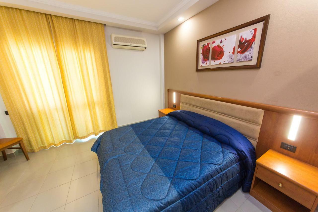Western Star Hotel Durrës Buitenkant foto
