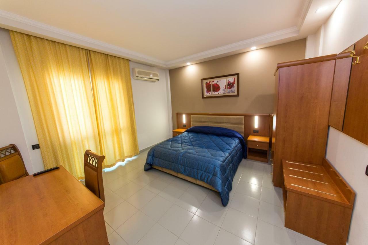 Western Star Hotel Durrës Buitenkant foto