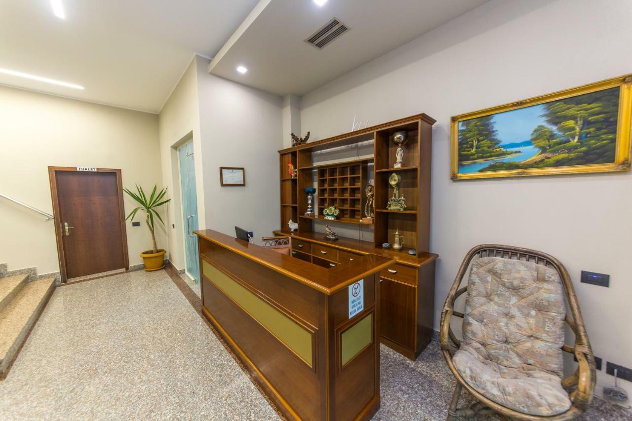 Western Star Hotel Durrës Buitenkant foto