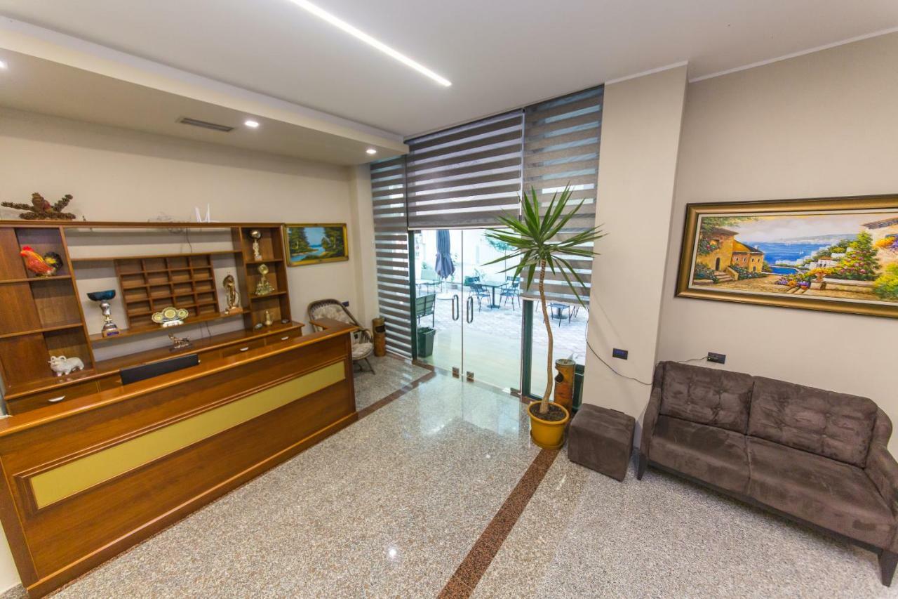 Western Star Hotel Durrës Buitenkant foto