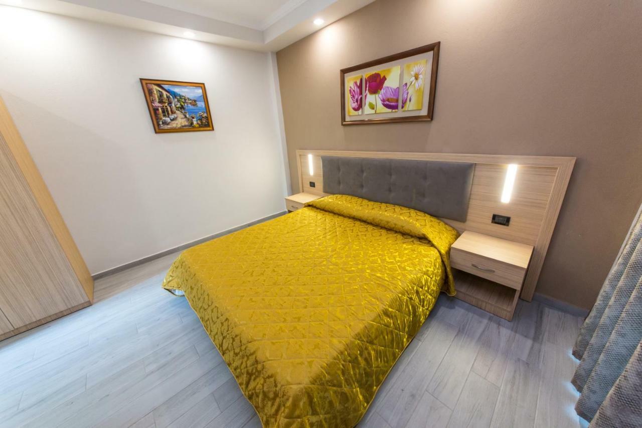 Western Star Hotel Durrës Buitenkant foto