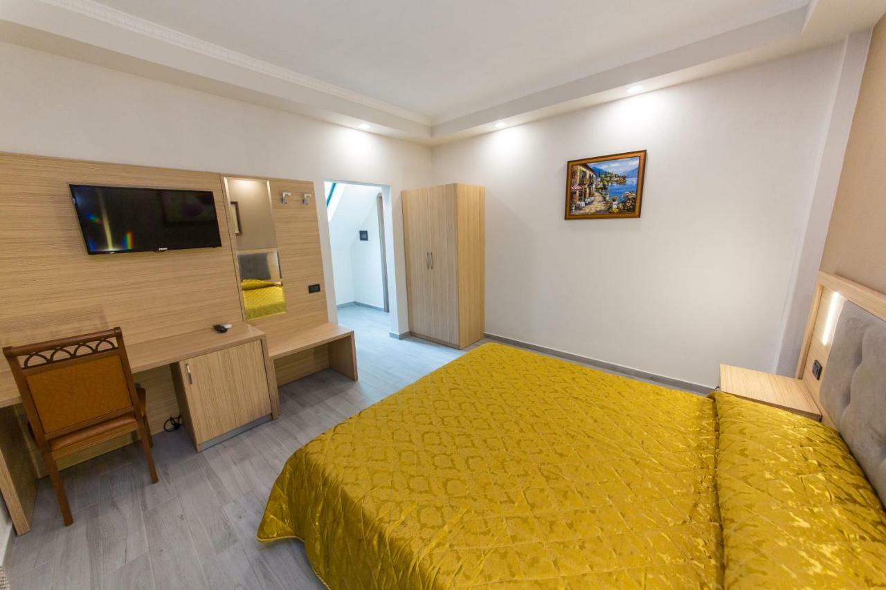 Western Star Hotel Durrës Buitenkant foto