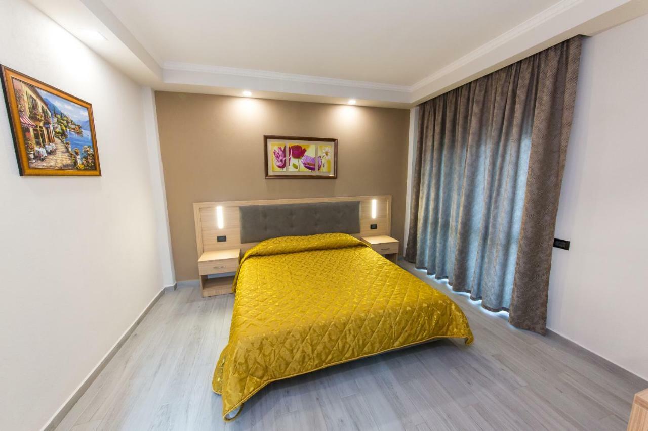 Western Star Hotel Durrës Buitenkant foto