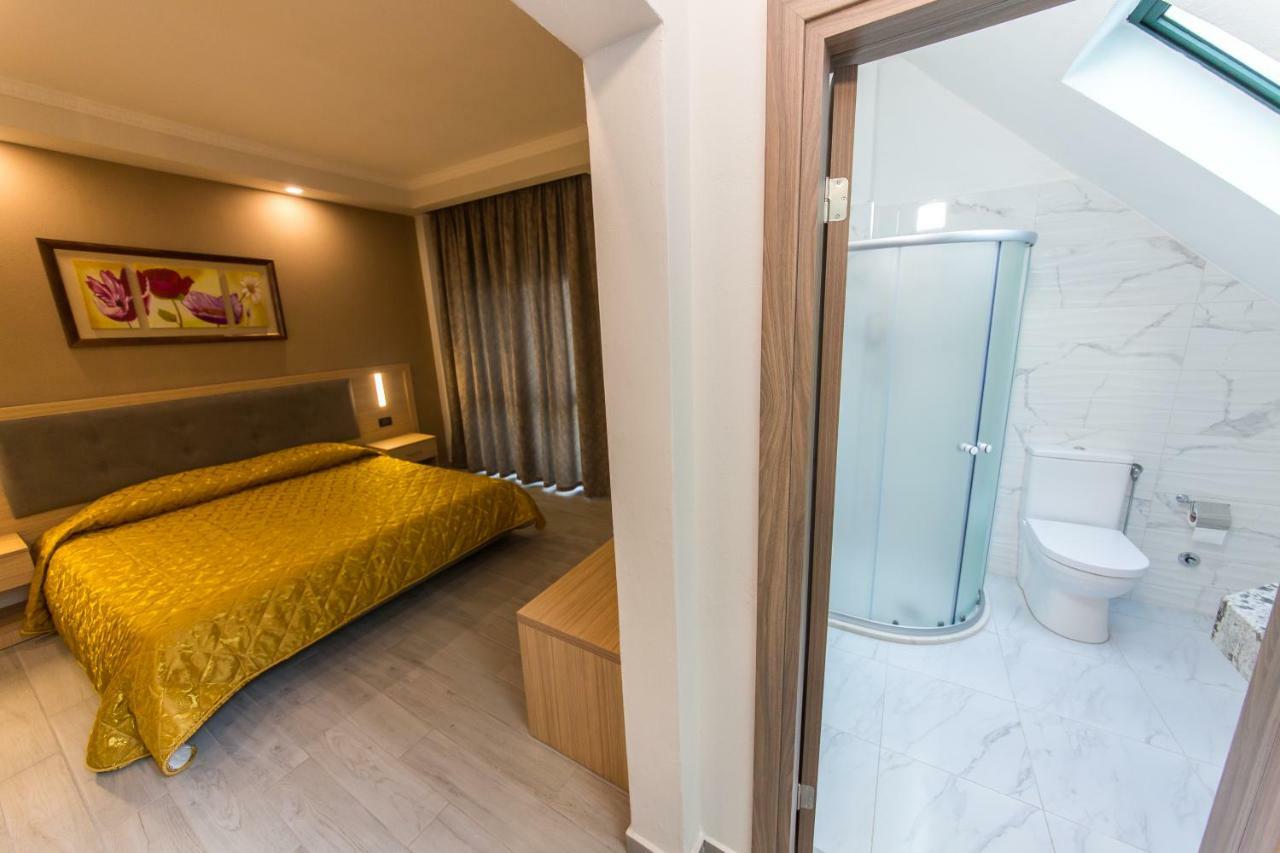 Western Star Hotel Durrës Buitenkant foto